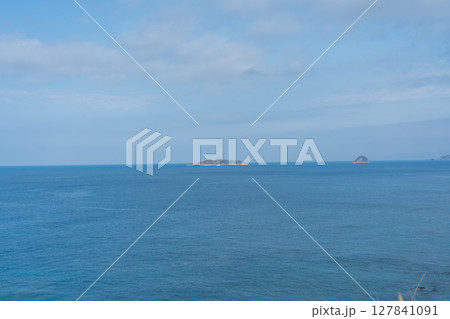 長崎ものざき恐竜パークから望む軍艦島 長崎ものざき恐竜パークから望む軍艦島 127841091