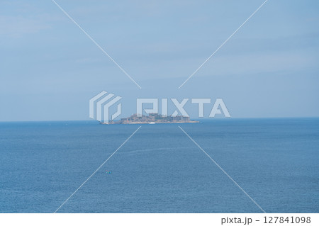 長崎ものざき恐竜パークから望む軍艦島 長崎ものざき恐竜パークから望む軍艦島 127841098