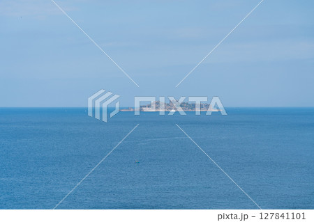 長崎ものざき恐竜パークから望む軍艦島 長崎ものざき恐竜パークから望む軍艦島 127841101