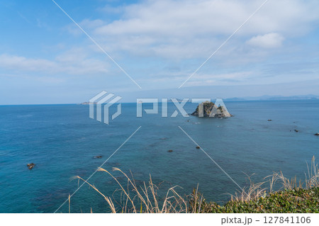 長崎ものざき恐竜パークから望む軍艦島 長崎ものざき恐竜パークから望む軍艦島 127841106