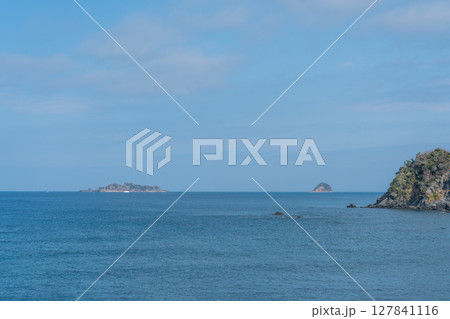 長崎ものざき恐竜パークから望む軍艦島 127841116