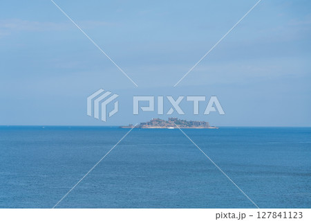 長崎ものざき恐竜パークから望む軍艦島 長崎ものざき恐竜パークから望む軍艦島 127841123