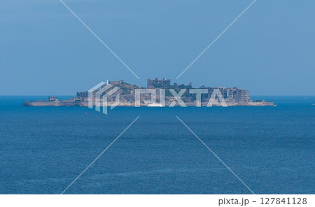 長崎ものざき恐竜パークから望む軍艦島 127841128