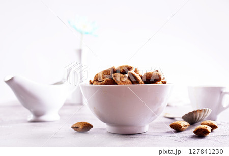dry breakfast in white bowl 127841230