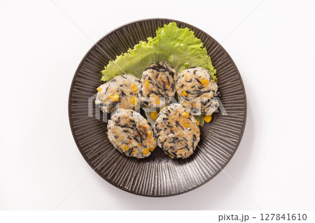 ひじきとコーンのチキンハンバーグ 127841610