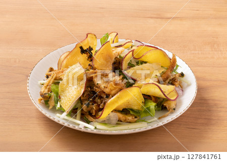 根菜チップスの和サラダ（さつまいも　ごぼう） 127841761