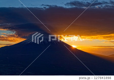 毛無山から見る富士山と日の出 127841898