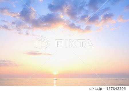 6月下旬　　河原子海岸の朝日　　 127842306