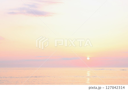 6月下旬 河原子海岸の朝日 6月下旬 河原子海岸の朝日 127842314