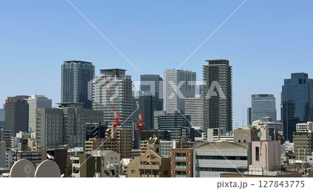 大阪市北区 天神橋六丁目から見た梅田のビル群 俯瞰 大阪市北区 天神橋六丁目から見た梅田のビル群 俯瞰 127843775