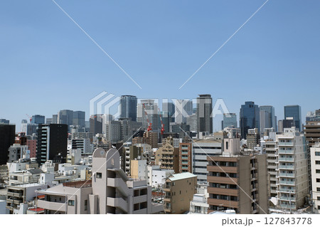 大阪市北区　天神橋六丁目から見た梅田のビル群　俯瞰 127843778