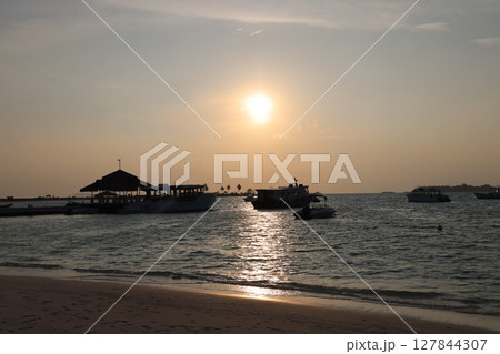 モルジブの夕日 モルジブの夕日 127844307