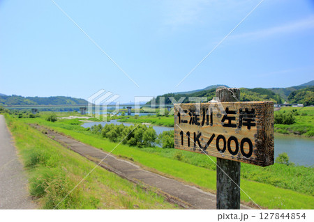 川のある風景 川のある風景 127844854