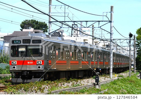 溝の口へ向けて大井町線をゆく東急電鉄9000系（9001編成） 127846584