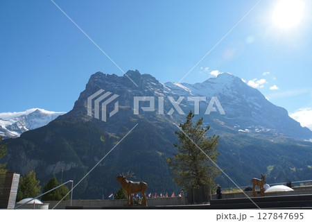 グリンデルワルトの町から見るアイガー グリンデルワルトの町から見るアイガー 127847695
