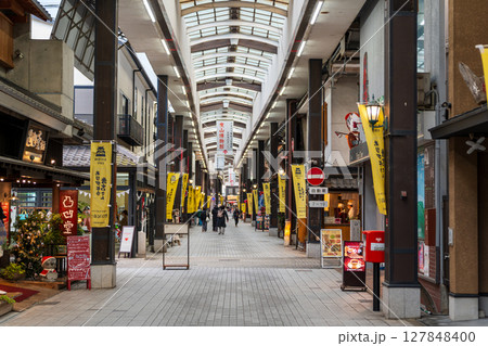黒壁スクエア商店街に掲げられた「ありがとう秀吉さん」の垂れ幕。長浜市, 滋賀県, 日本 127848400