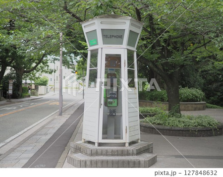 横浜山手の自働電話（電話ボックス） 127848632