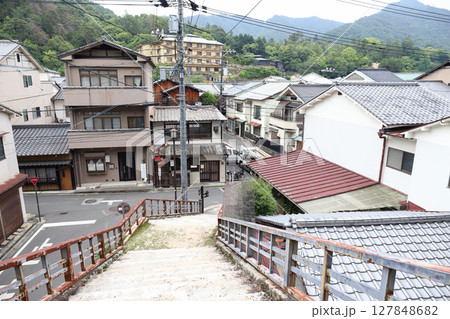 今伊勢神社から見る町屋通（広島県 廿日市市 宮島） 127848682