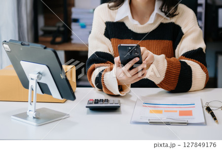 Asian woman SME working with a box the workplace. start up small business owner, small business entrepreneur SME and delivery concept. 127849176