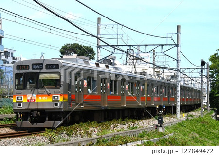 溝の口へ向けて大井町線をゆく東急電鉄9020系 127849472