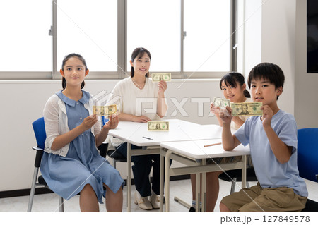 お金の教室 127849578