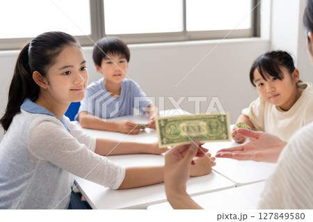 お金の教室 127849580