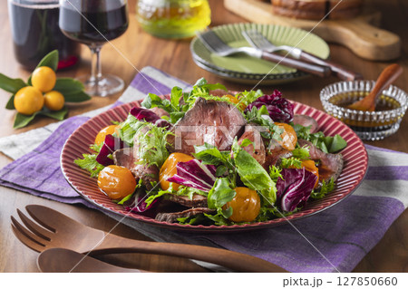 金柑とローストビーフのサラダ 127850660