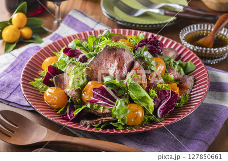 金柑とローストビーフのサラダ 127850661