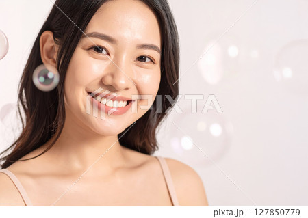 若い日本人女性の美容ポートレート 127850779