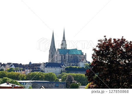 フランス、ロワール地方の中世の街並みが残るシャルトルの世界遺産シャルトル大聖堂 フランス、ロワール地方の中世の街並みが残るシャルトルの世界遺産シャルトル大聖堂 127850868