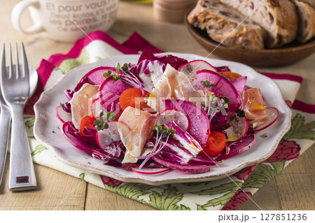 生ハムと紅だいこんのサラダ 127851236