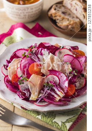 生ハムと紅だいこんのサラダ 127851238