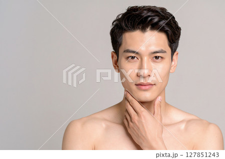 若い日本人男性の美容ポートレート 若い日本人男性の美容ポートレート 127851243