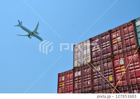 青海コンテナと飛行機_06 127851683