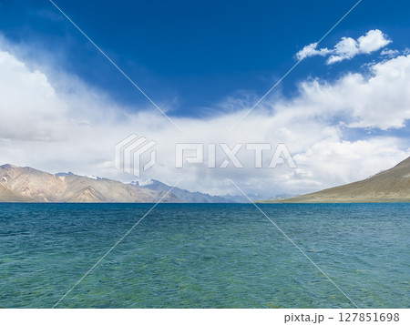 インド・パンゴン湖とラダックの山岳風景 / Pangong Tso, Ladakh, India インド・パンゴン湖とラダックの山岳風景 / Pangong Tso, Ladakh, India 127851698