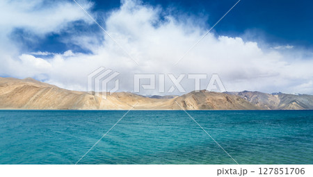 インド・パンゴン湖とラダックの山岳風景 / Pangong Tso, Ladakh, India インド・パンゴン湖とラダックの山岳風景 / Pangong Tso, Ladakh, India 127851706