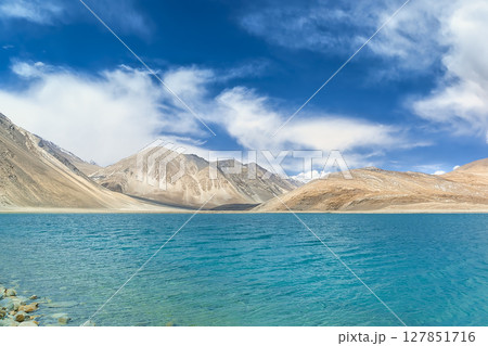 インド・パンゴン湖とラダックの山岳風景 / Pangong Tso, Ladakh, India インド・パンゴン湖とラダックの山岳風景 / Pangong Tso, Ladakh, India 127851716