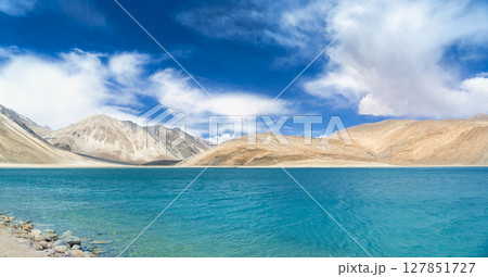 インド・パンゴン湖とラダックの山岳風景 / Pangong Tso, Ladakh, India インド・パンゴン湖とラダックの山岳風景 / Pangong Tso, Ladakh, India 127851727