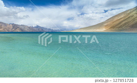 インド・パンゴン湖とラダックの山岳風景 / Pangong Tso, Ladakh, India インド・パンゴン湖とラダックの山岳風景 / Pangong Tso, Ladakh, India 127851728