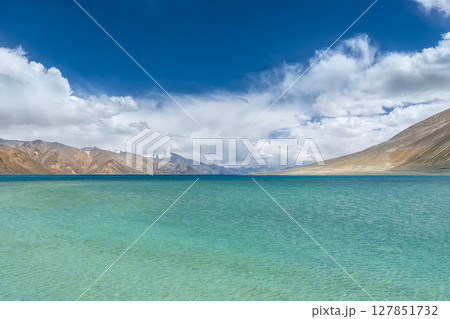インド・パンゴン湖とラダックの山岳風景 / Pangong Tso, Ladakh, India インド・パンゴン湖とラダックの山岳風景 / Pangong Tso, Ladakh, India 127851732