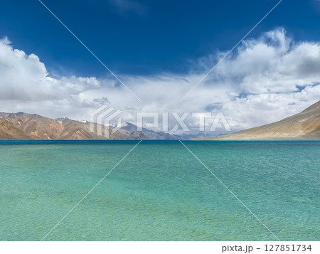 インド・パンゴン湖とラダックの山岳風景 / Pangong Tso, Ladakh, India インド・パンゴン湖とラダックの山岳風景 / Pangong Tso, Ladakh, India 127851734