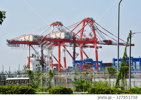コンテナ用岸壁クレーン_02 コンテナ用岸壁クレーン_02 127851738