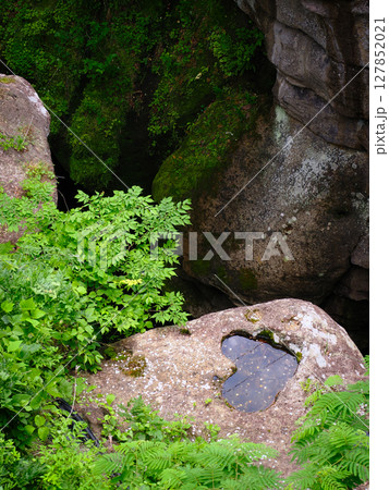 夏の磊々峡のハート型の岩(覗橋ハート)宮城県仙台市太白区 夏の磊々峡のハート型の岩(覗橋ハート)宮城県仙台市太白区 127852021