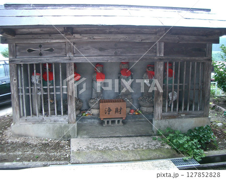 福昌寺の六地蔵(山形県最上郡舟形町長沢) 福昌寺の六地蔵(山形県最上郡舟形町長沢) 127852828