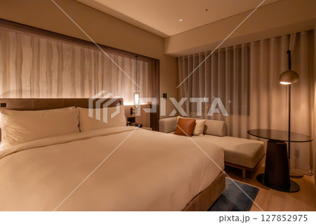 札幌市の高級ホテル、コートヤードバイマリオット札幌の綺麗な客室、スーペリアルーム キング 札幌市の高級ホテル、コートヤードバイマリオット札幌の綺麗な客室、スーペリアルーム キング 127852975