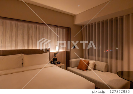 札幌市の高級ホテル、コートヤードバイマリオット札幌の綺麗な客室、スーペリアルーム キング 札幌市の高級ホテル、コートヤードバイマリオット札幌の綺麗な客室、スーペリアルーム キング 127852986