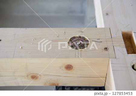 新築中の土台の識別マーク 127853453