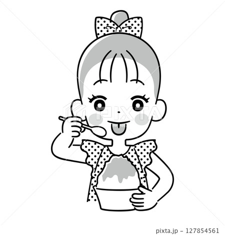 かき氷を食べて舌に色がついた女の子　モノクロ 127854561