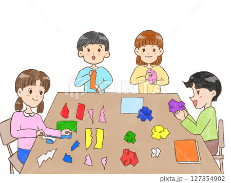 感覚遊びをする子ども達 127854902