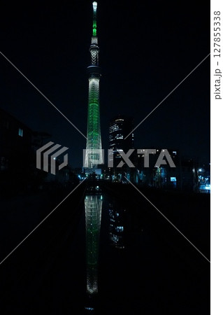 逆さスカイツリーの夜景 127855338